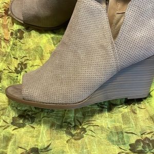 Woman’s dress boots NWOT.     11